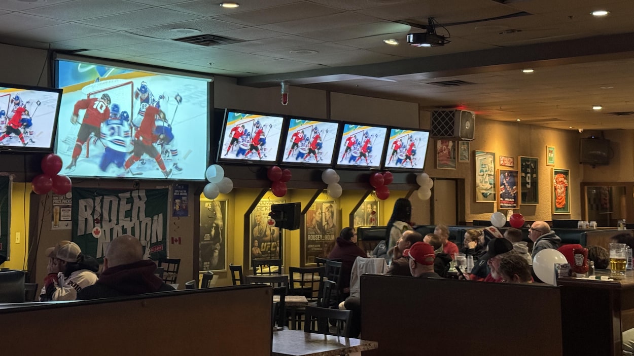 Hockey : les partisans d’Équipe Canada de Regina unis dans la défaite