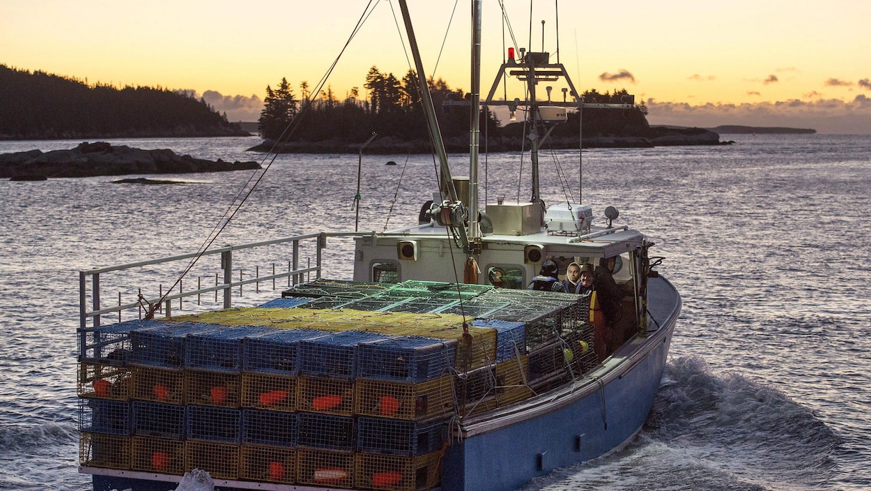Un bateau de pêche au homard Un bateau de pêche au homard