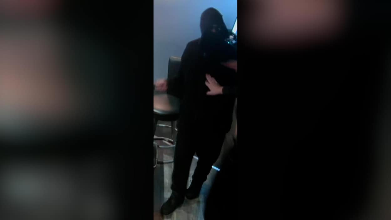 La SQ recherche un suspect pour un vol qualifié à Rouyn-Noranda
