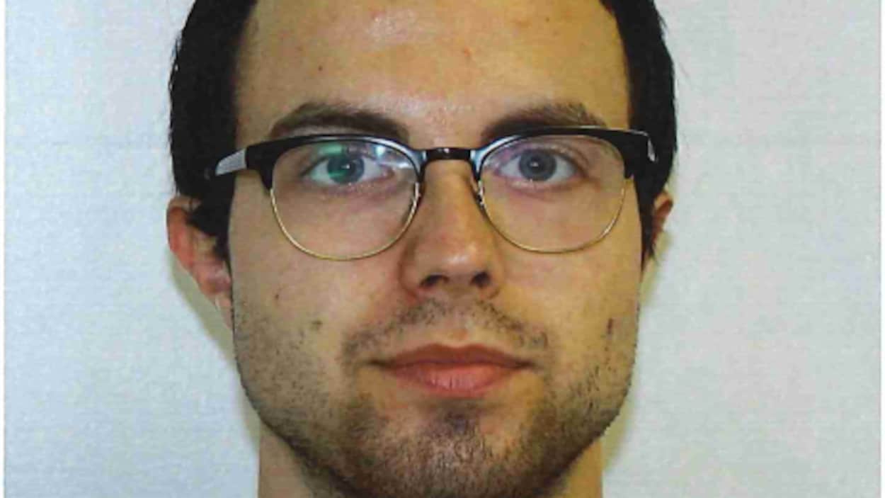 Félix-Antoine Banville, 25 ans, était recherché par la police de Trois-Rivières. Il aurait poignardé son père dimanche matin.