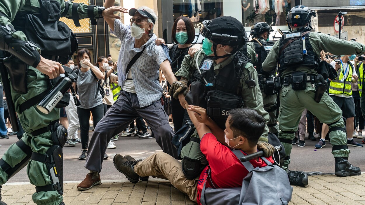 Hong Kong: tirs de gaz lacrymogène sur une manifestation interdite 