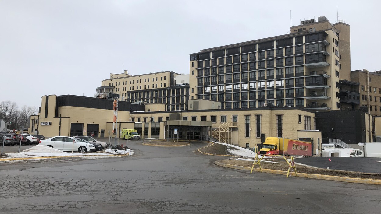 L'extérieur de l'hôpital de Chicoutimi.