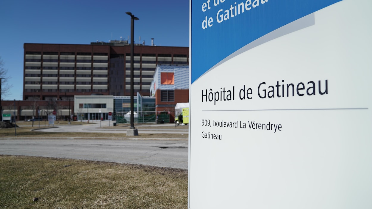 Un panneau annonçant l'Hôpital de Gatineau.