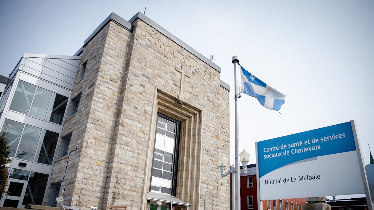 Hôpital de La Malbaie : rien dans le budget, mais des annonces à venir, selon Bourassa