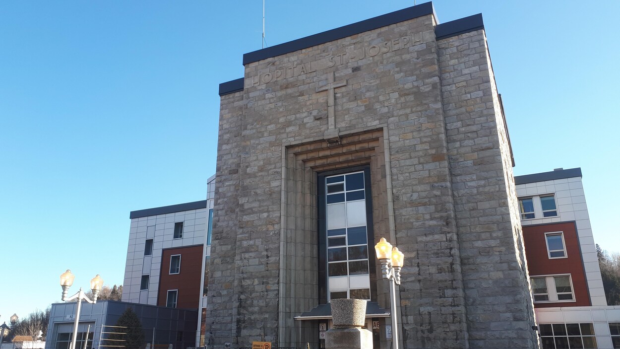 La façade de l'Hôpital de La Malbaie