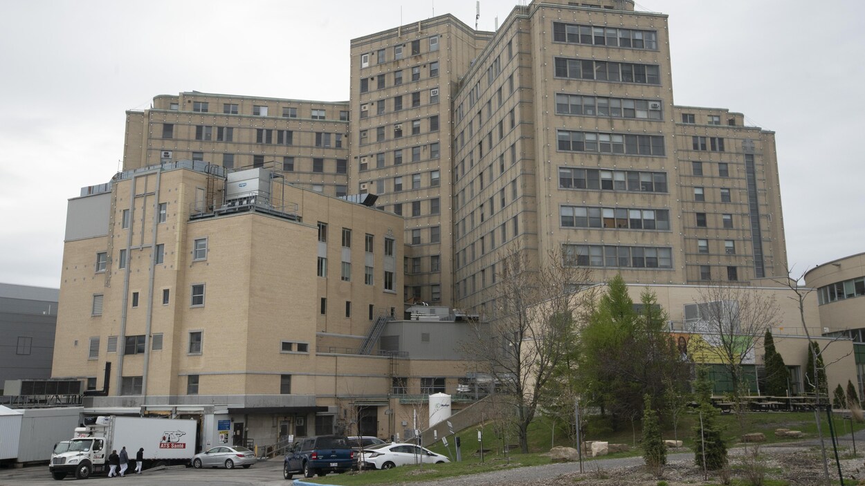 Vue arrière de l’hôpital Maisonneuve-Rosemont.