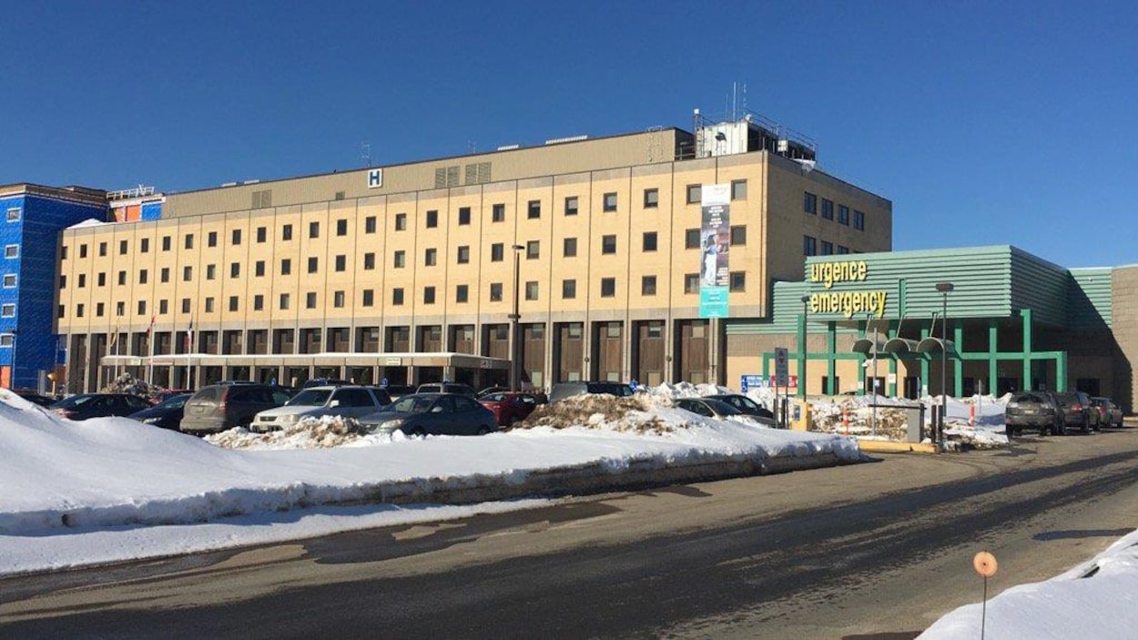 L'hôpital vu de l'extérieur en hiver L'hôpital vu de l'extérieur en hiver