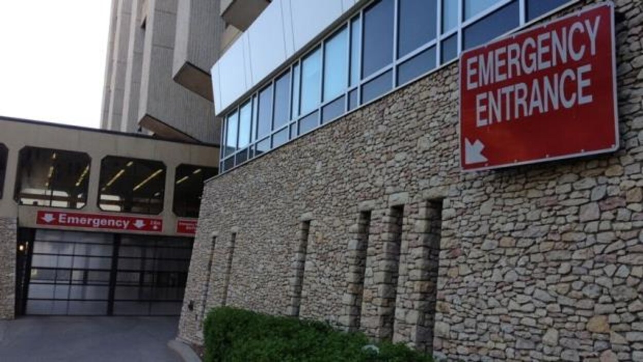 Entrée vers le département des urgences à l'Hôpital Royal University à Saskatoon.