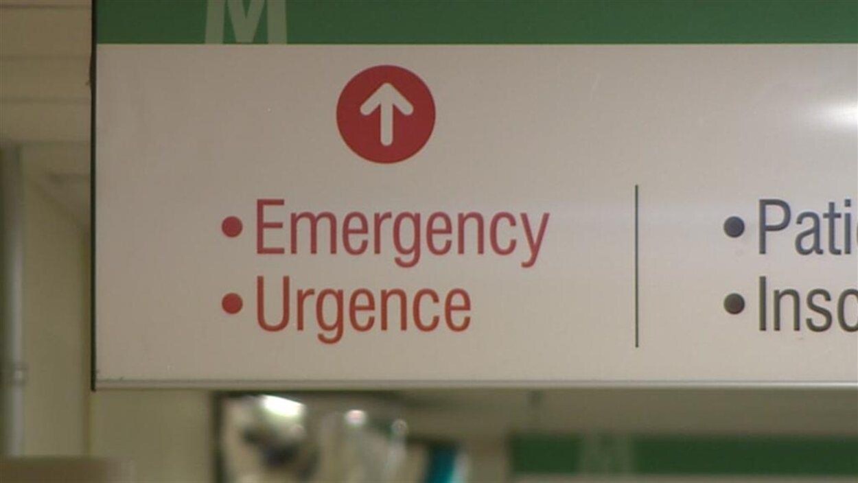 Plan serré d'une affiche de l'urgence de l'Hôpital Saint-Boniface.