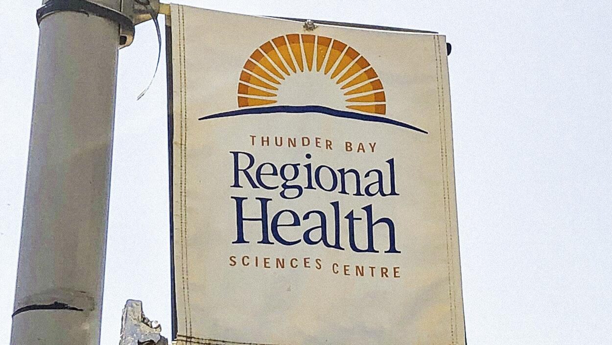 Enseigne du centre régional des sciences de la santé de Thunder Bay.