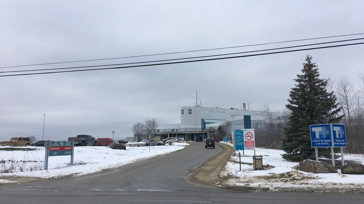 Hôpital de Timmins et du District en hiver. Hôpital de Timmins et du District en hiver.