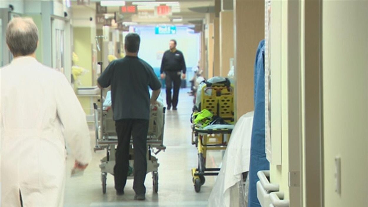 Le corridor d'un hôpital