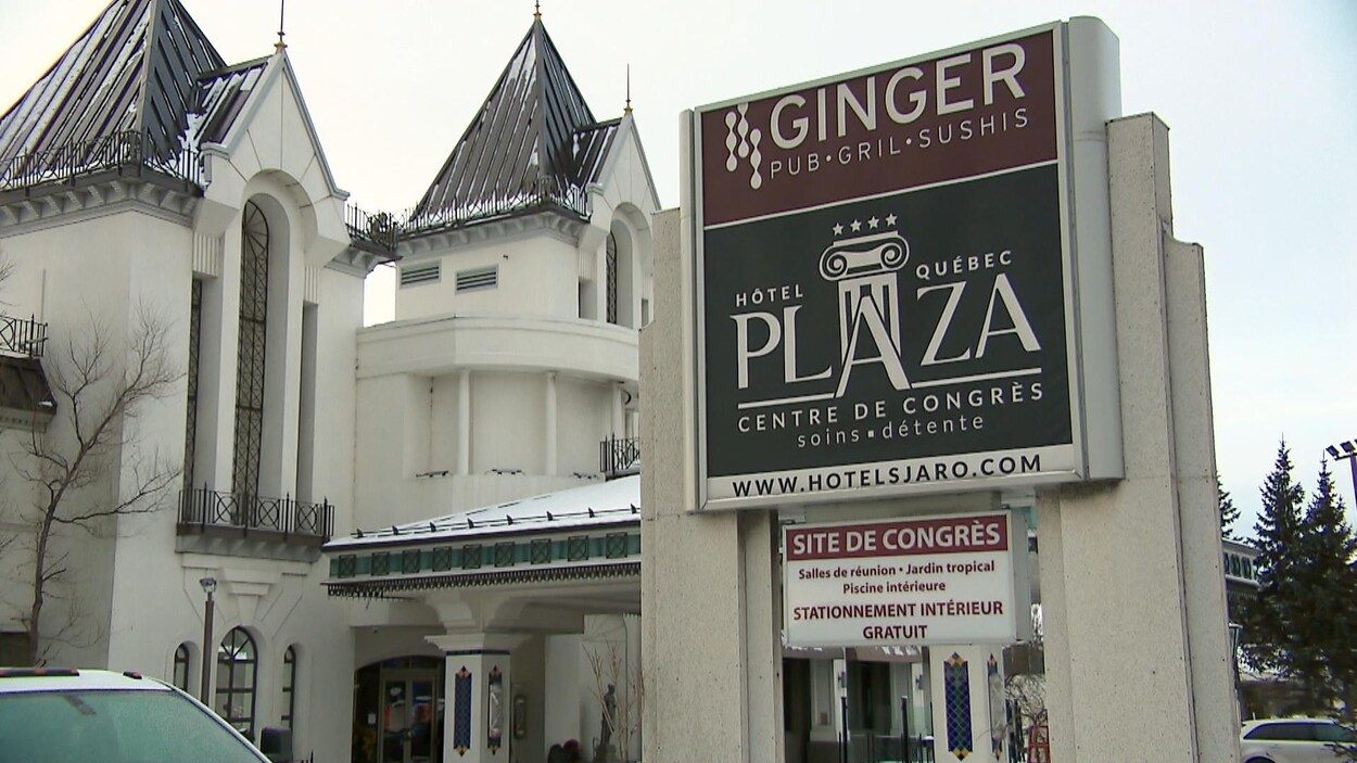 La façade de l’hôtel Plaza en hiver.