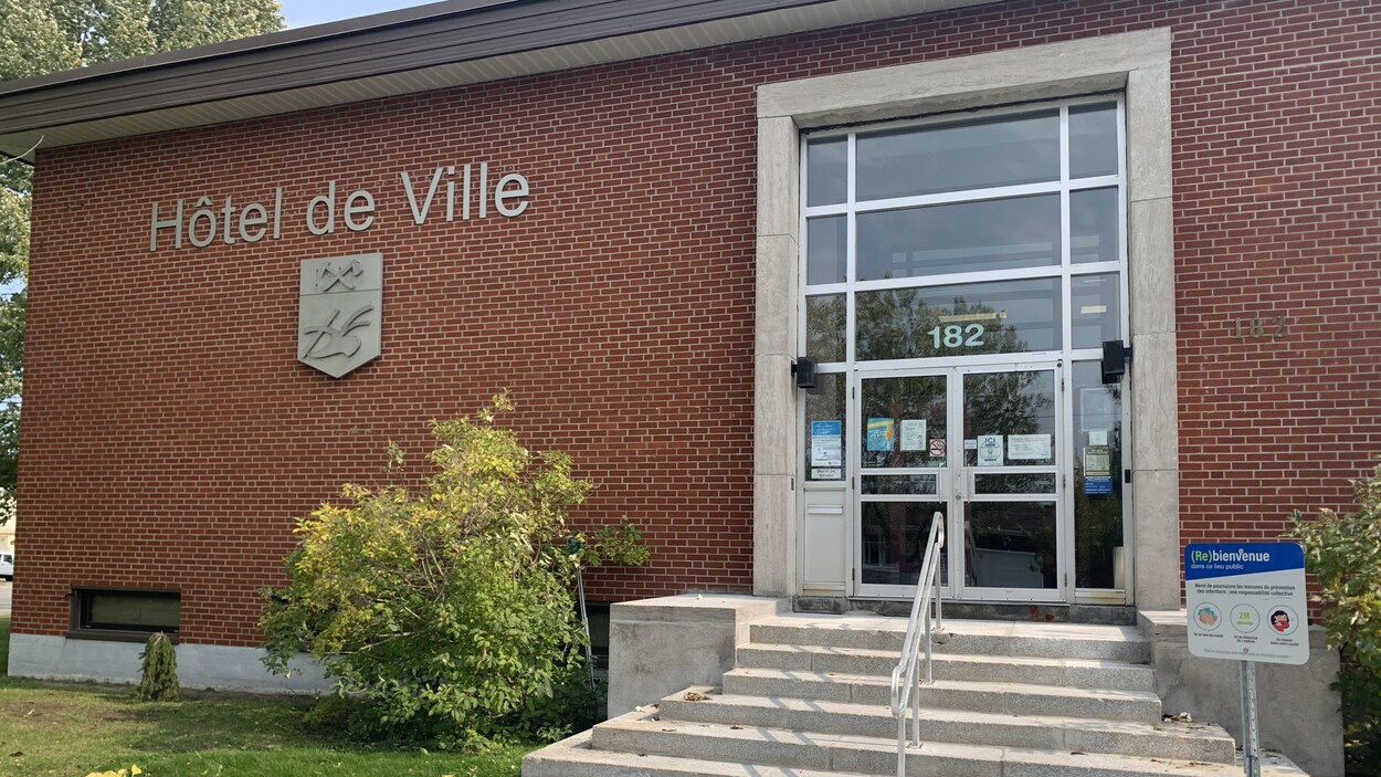 L'hôtel de ville d'Amos.