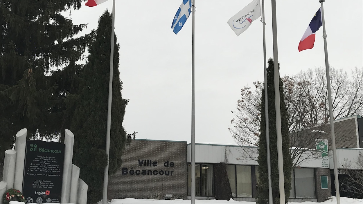 Façade de l'hôtel de ville de Bécancour en hiver