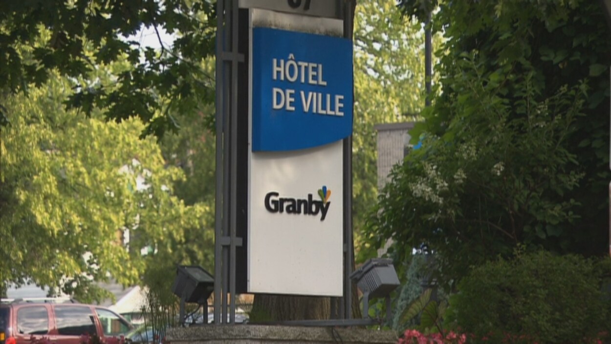 La pancarte de l'hôtel de ville de Granby