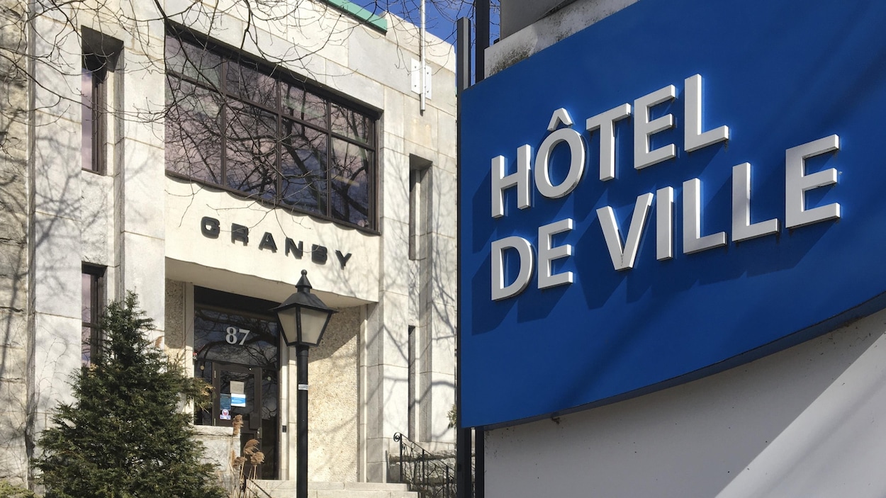 L'hôtel de ville de Granby.