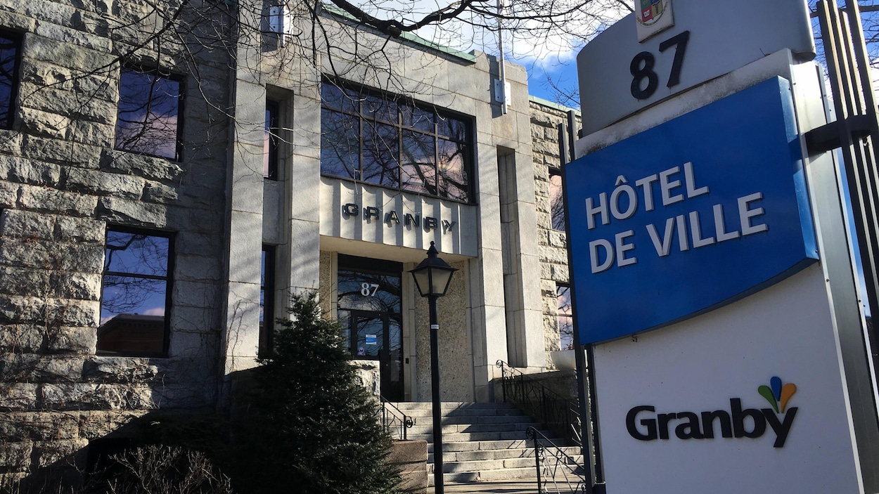 L'hôtel de ville de Granby.