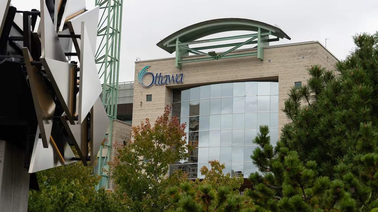 Retour au bureau : les fonctionnaires municipaux d’Ottawa dans le flou