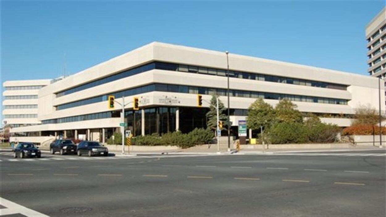 Hôtel de ville du Grand Sudbury, Tom Davies Square