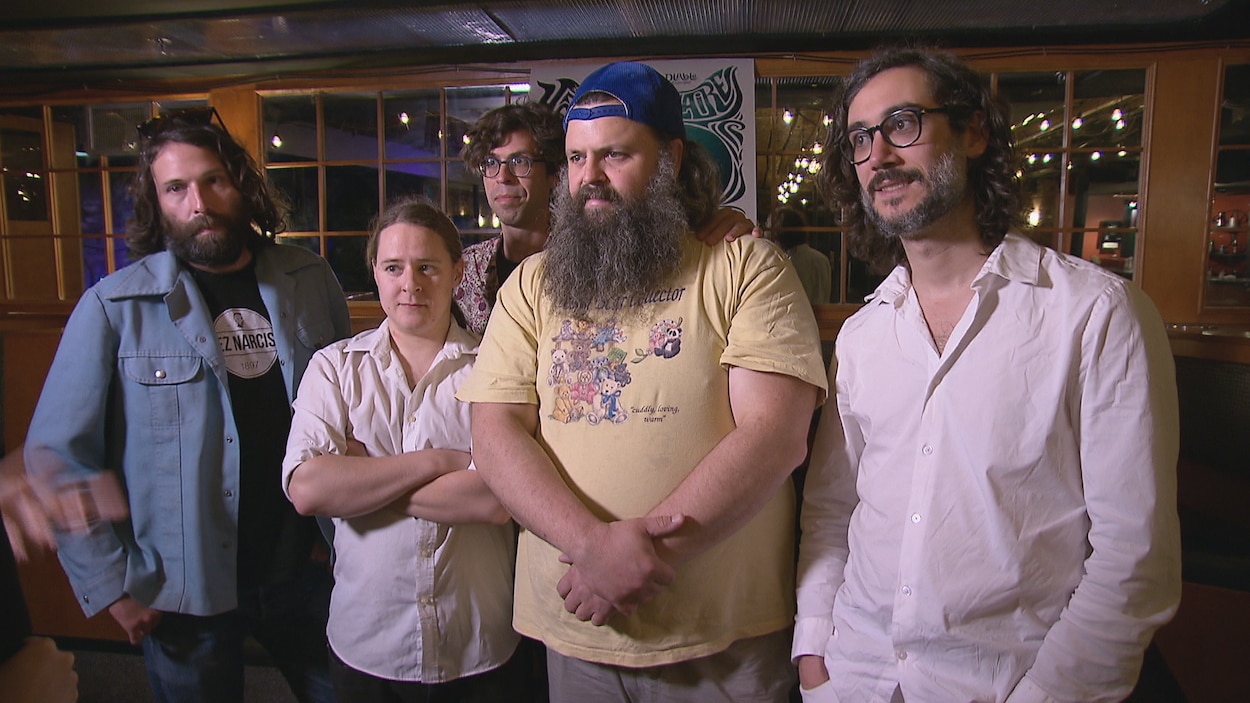 Les Hôtesses d'Hilaire juste avant le lancement de leur dernier album, Viens avec moi. Les Hôtesses d'Hilaire juste avant le lancement de leur dernier album, Viens avec moi.
