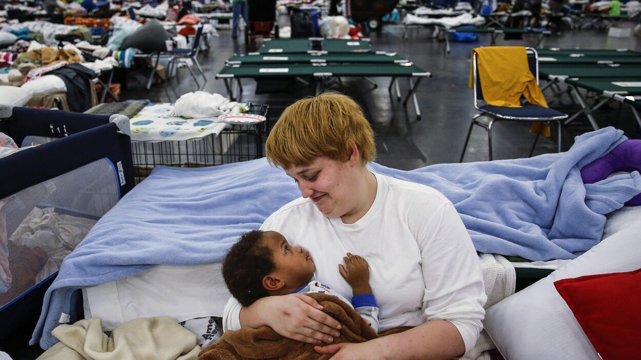 Le centre des congrès de Houston a accueilli plus de 10 000 personnes au sommet de la crise. Il n'en restait plus qu'un peu plus de 1000 vendredi dernier. Le centre des congrès de Houston a accueilli plus de 10 000 personnes au sommet de la crise. Il n'en restait plus qu'un peu plus de 1000 vendredi dernier.