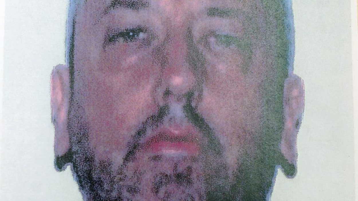 Hugo Bernard fait face à 19 chefs d'accusation liés à la possession d'armes prohibées. Hugo Bernard fait face à 19 chefs d'accusation liés à la possession d'armes prohibées.