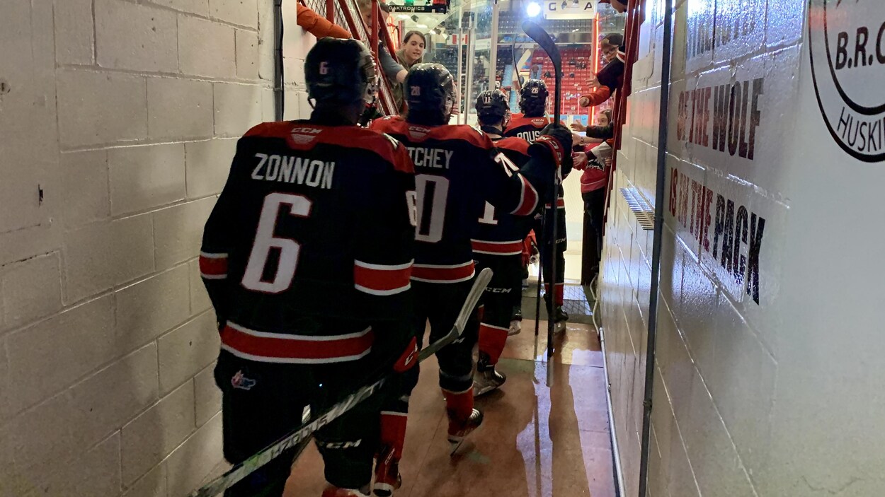 Les Huskies blanchis par les Olympiques | Radio-Canada