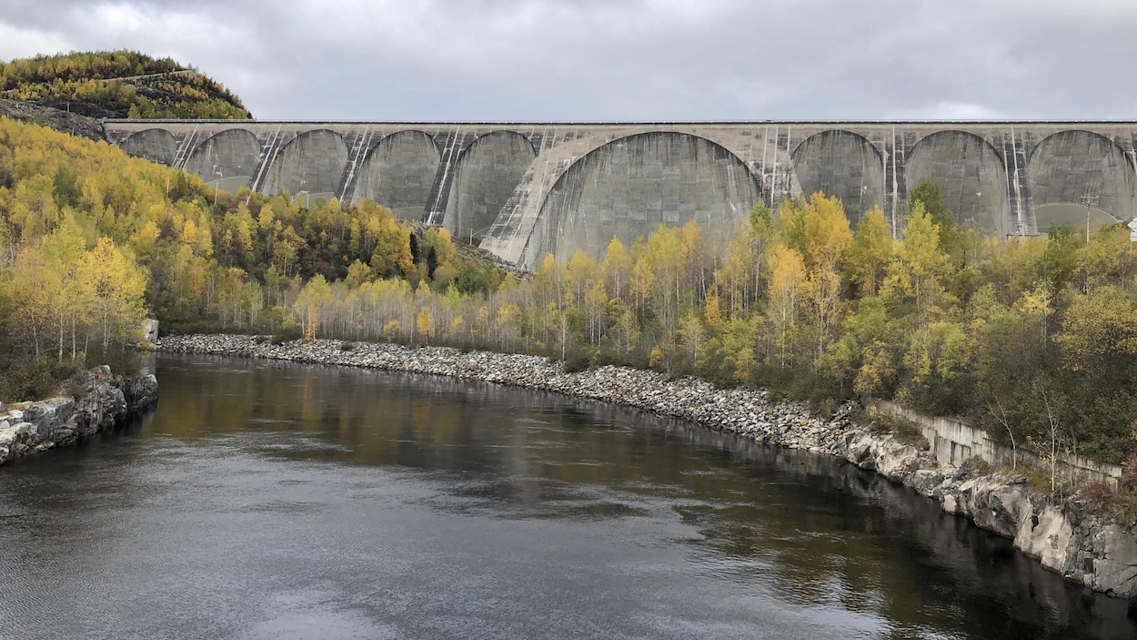Une vue de Manic 5, le plus haut barrage à voûtes multiples et à contreforts du monde.
