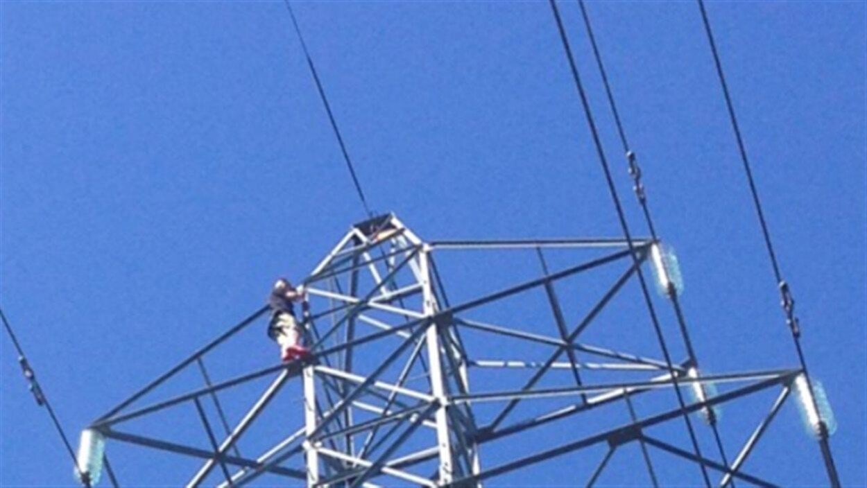 Un pylône d'une ligne à haute tension