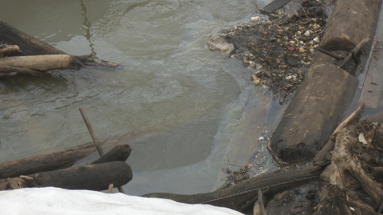 Eau contenant des hydrocarbures Eau contenant des hydrocarbures
