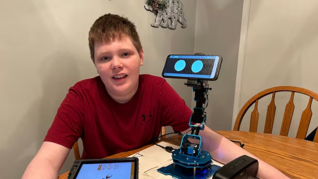 À 12 ans, Alex Rose a construit un robot pour les gens souffrant de solitude