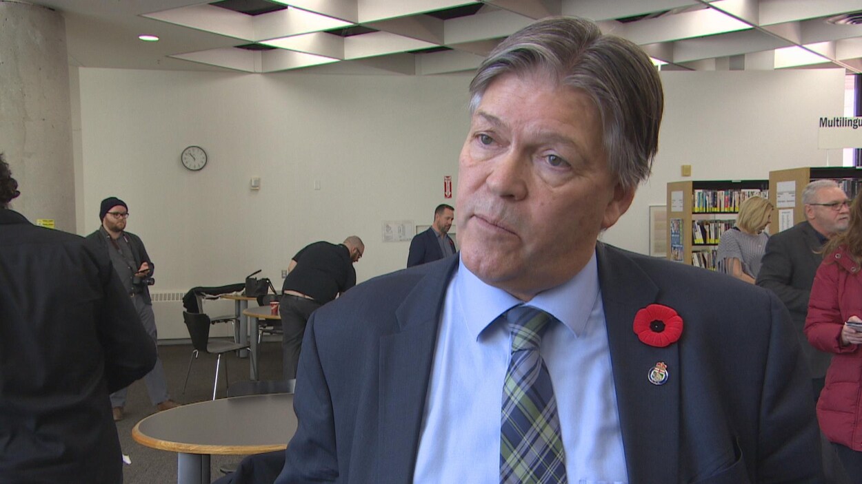 Le ministre de l'Éducation et de la Formation du Manitoba, Ian Wishart Le ministre de l'Éducation et de la Formation du Manitoba, Ian Wishart