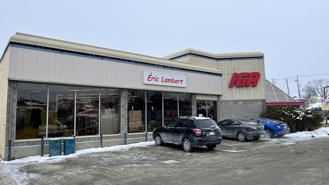Une autre épicerie ferme au centreville de RouynNoranda RadioCanada