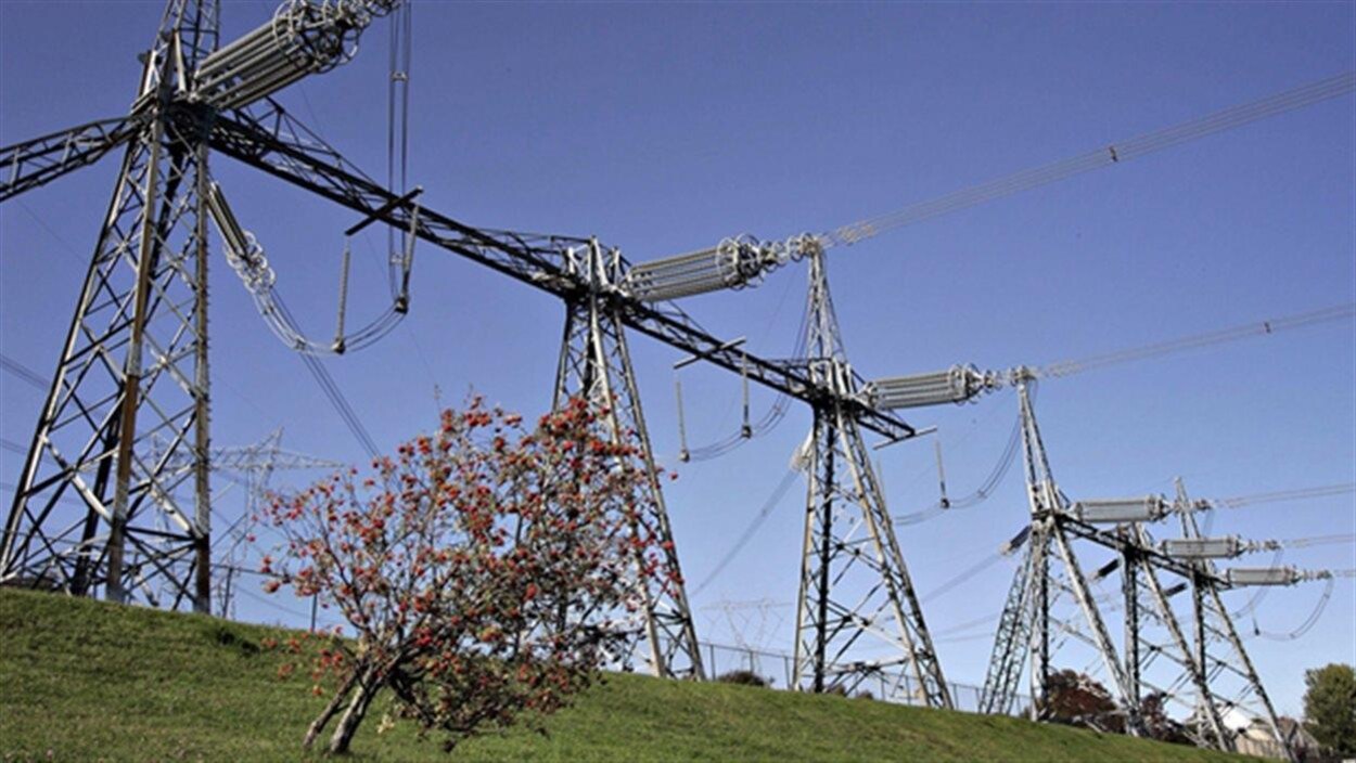 Des lignes de transport d'électricité à Churchill Falls