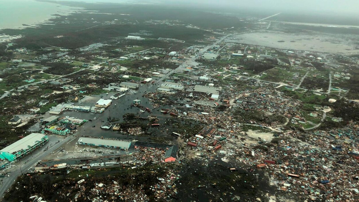 Des maisons ont été soufflées par l'ouragan Dorian. Des débris ont été jetés partout sur les îles Abacos.