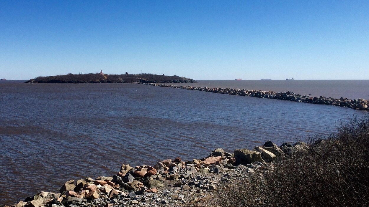 L'île Partridge est reliée à la terre ferme par une digue. L'île Partridge est reliée à la terre ferme par une digue.
