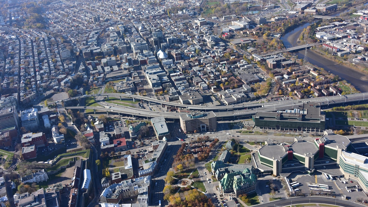 Pierre Lahoud fait don de 4500 images aériennes à la Ville de Québec
