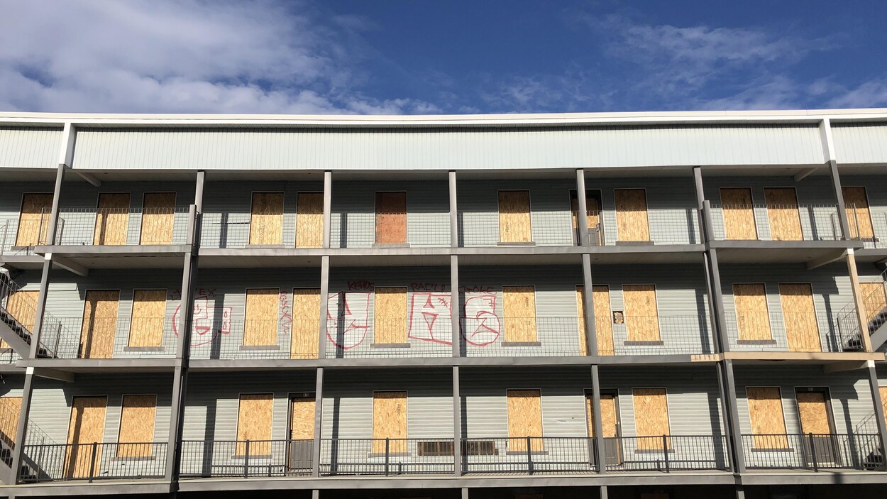Un immeuble de la rue Galt Ouest qui sera démoli.