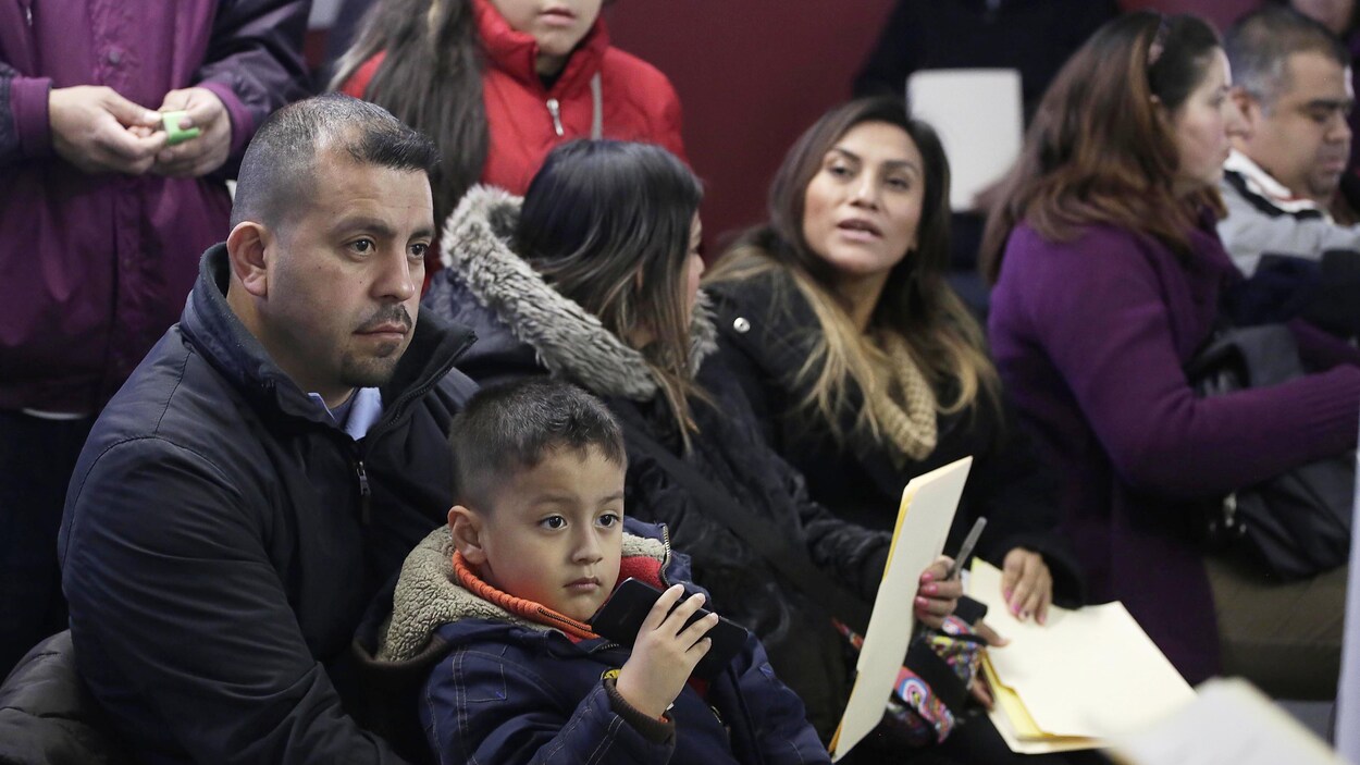 Après le décret migratoire signé par Donald Trump, des migrants ont assisté à une réunion d'information à Chicago. Après le décret migratoire signé par Donald Trump, des migrants ont assisté à une réunion d'information à Chicago.