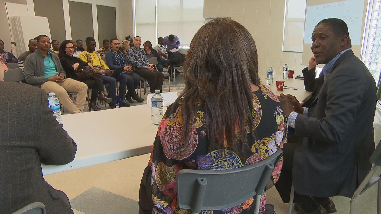 Quatre professionnels issus de l'immigration étaient invités à venir parler de leur parcours à Trois-Rivières. Quatre professionnels issus de l'immigration étaient invités à venir parler de leur parcours à Trois-Rivières.