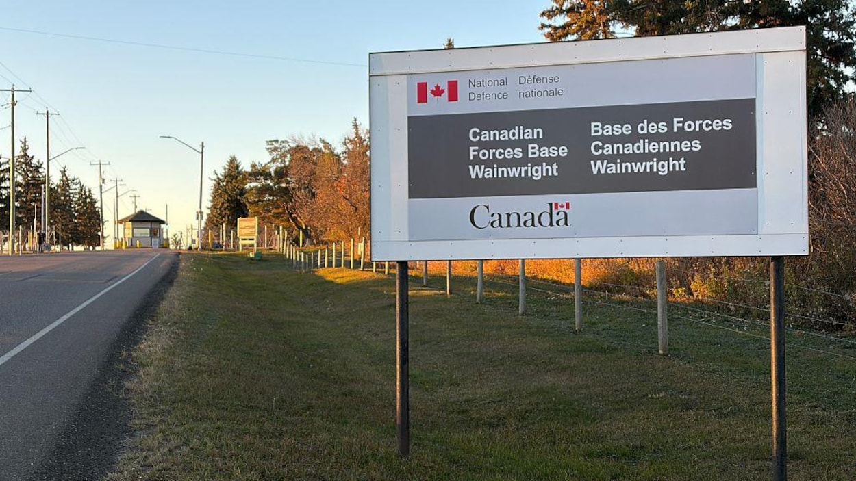 Incendie mortel sur une base militaire en Alberta : le Manitoba « prêt à aider »