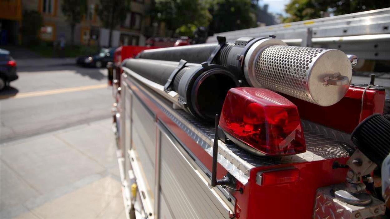 Un camion du Service de protection contre l'incendie de la Ville de Québec. Un camion du Service de protection contre l'incendie de la Ville de Québec.