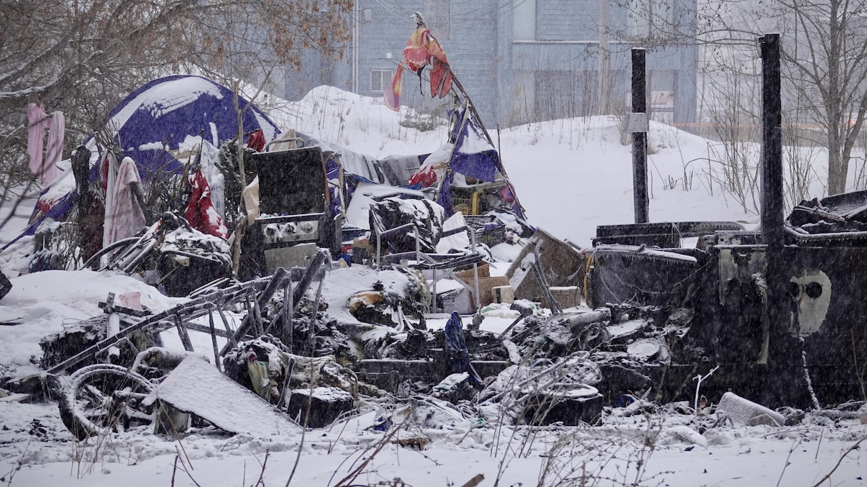Incendie dans un campement à Longueuil