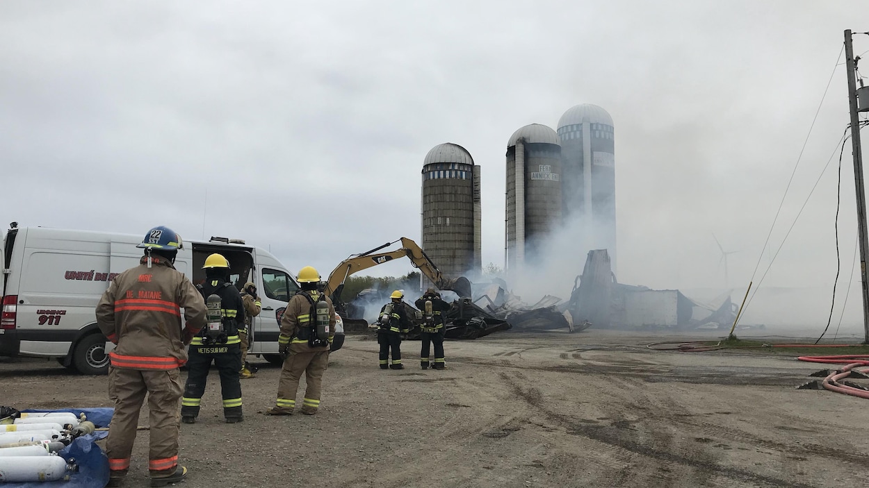 Bâtiment de la ferme laitière détruit par l'incendie