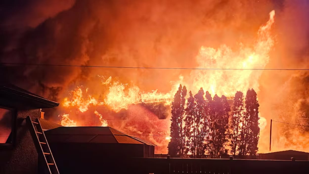 Un train retarde l’intervention des pompiers pour un incendie sur Archibald