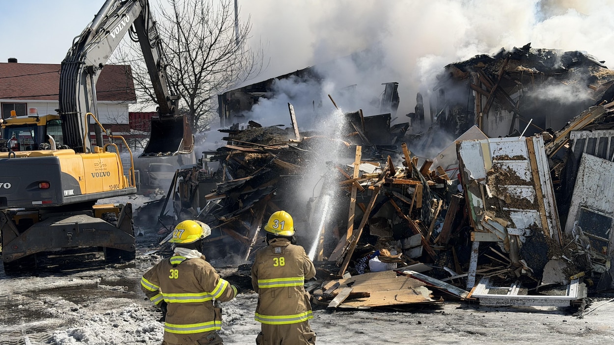 Un immeuble à logements rasé par le feu à Sainte-Anne-des-Monts