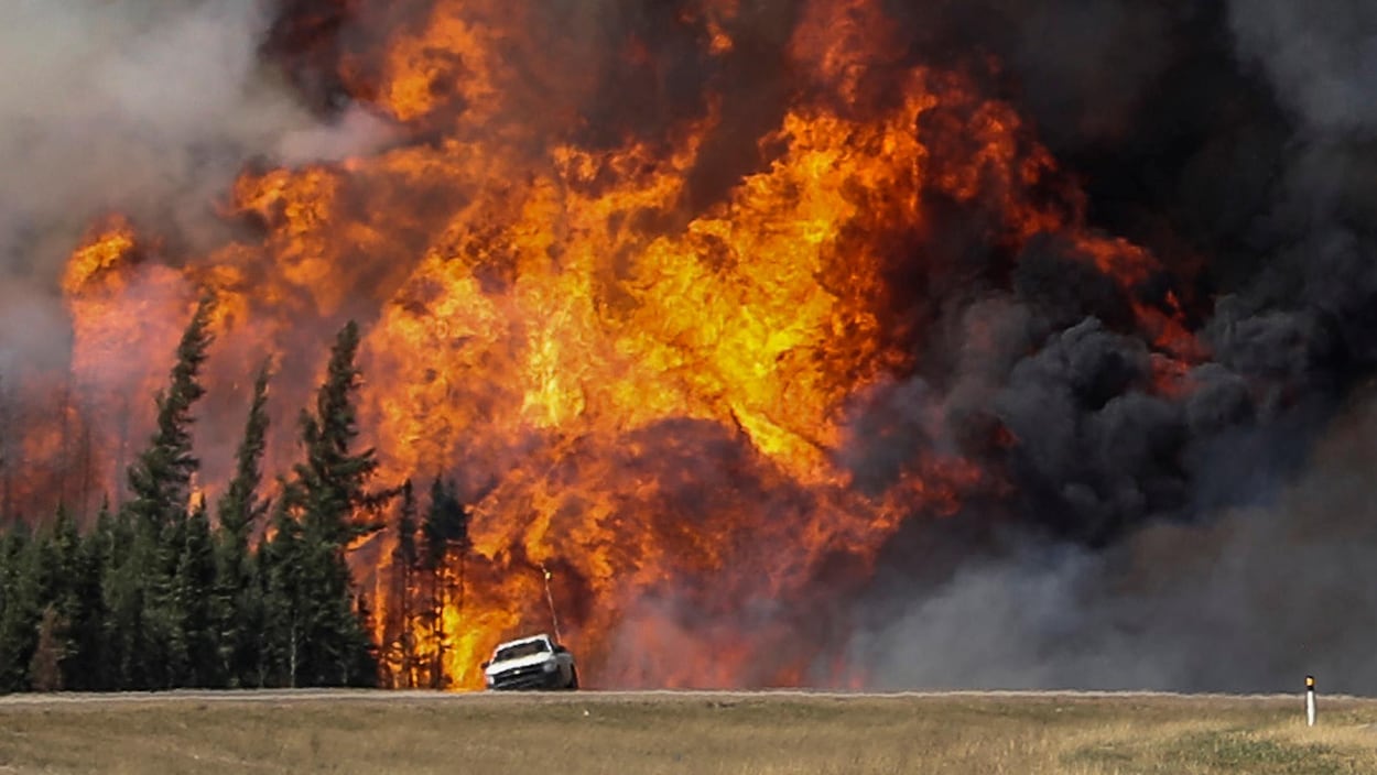 Le feu de forêt qui a ravagé Fort McMurray en mai 2016.