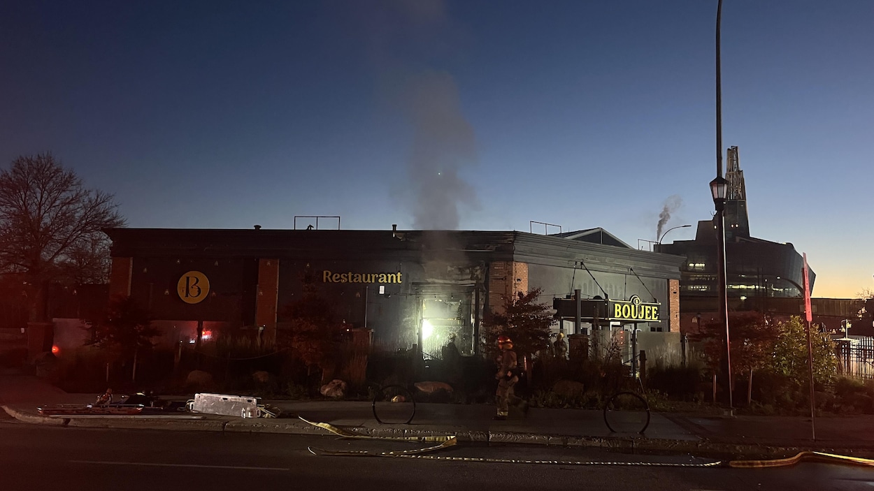 Le restaurant Boujee à Winnipeg démoli après un troisième incendie