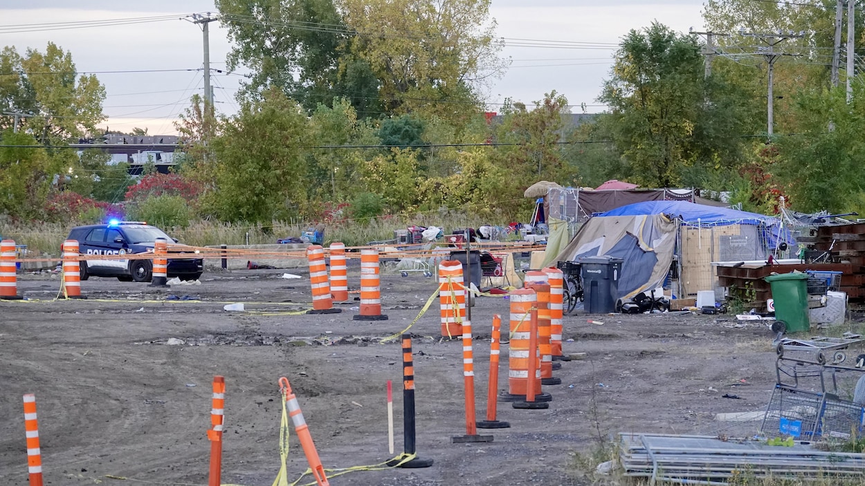 Une femme décède après un incendie dans un campement à Montréal